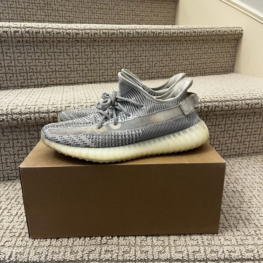 Yeezy Boost 350 v2 (static)